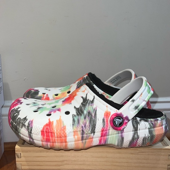 Women’s Lines CROCS - Picture 3 of 7